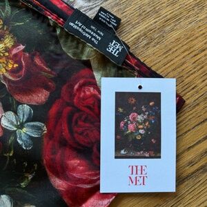 COPY - NWT Scarf by The Met Museum of Art New York - Bouquet of Flowers Oversiz…